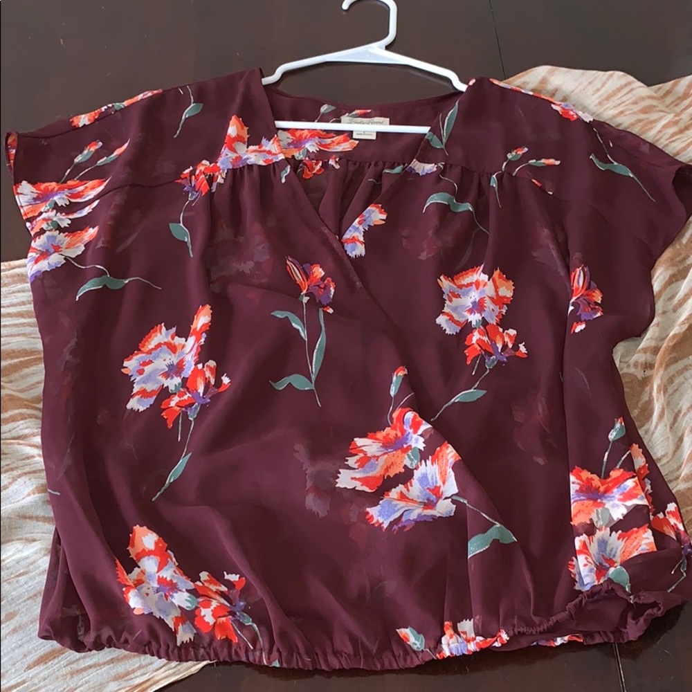 Lucky Brand exploded floral Woven top- snap front